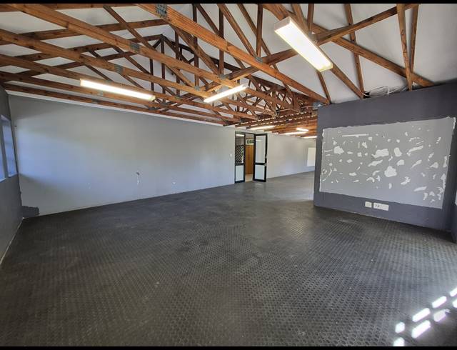 127M² OFFICE TO LET IN PARKMORE